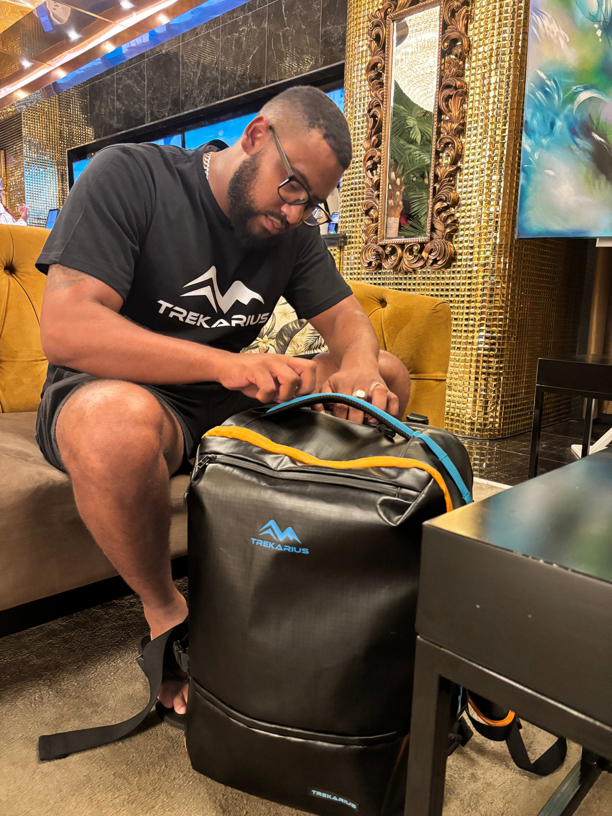Pickpockets Look for This First (Don’t Carry It) - TREKARIUS